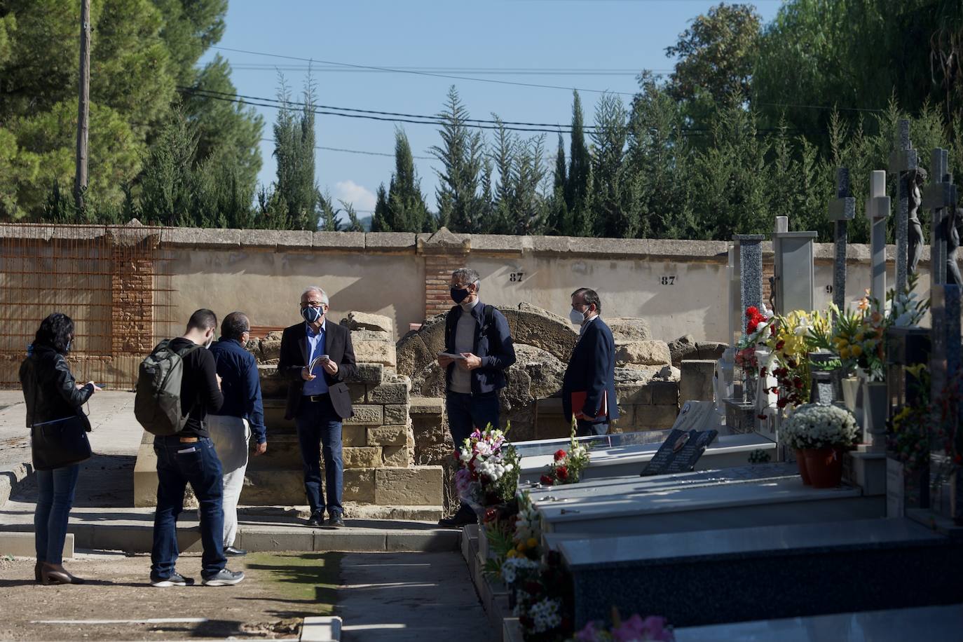 Fotos: Presentación de la guia &#039;Otros murcianos. Huella de la europeizacion&#039; en el cementerio Nuetro Padre Jesus de Murcia