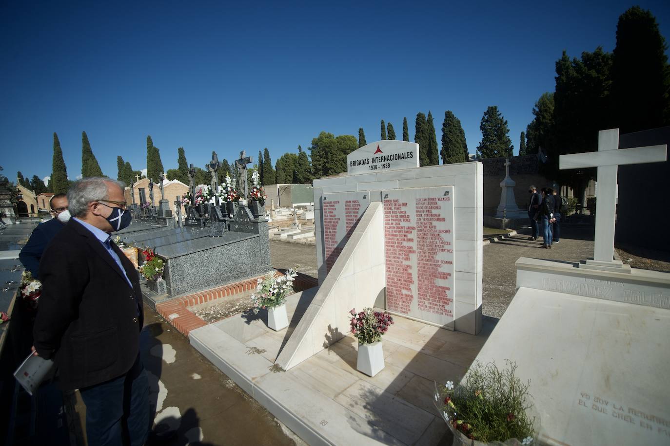 Fotos: Presentación de la guia &#039;Otros murcianos. Huella de la europeizacion&#039; en el cementerio Nuetro Padre Jesus de Murcia