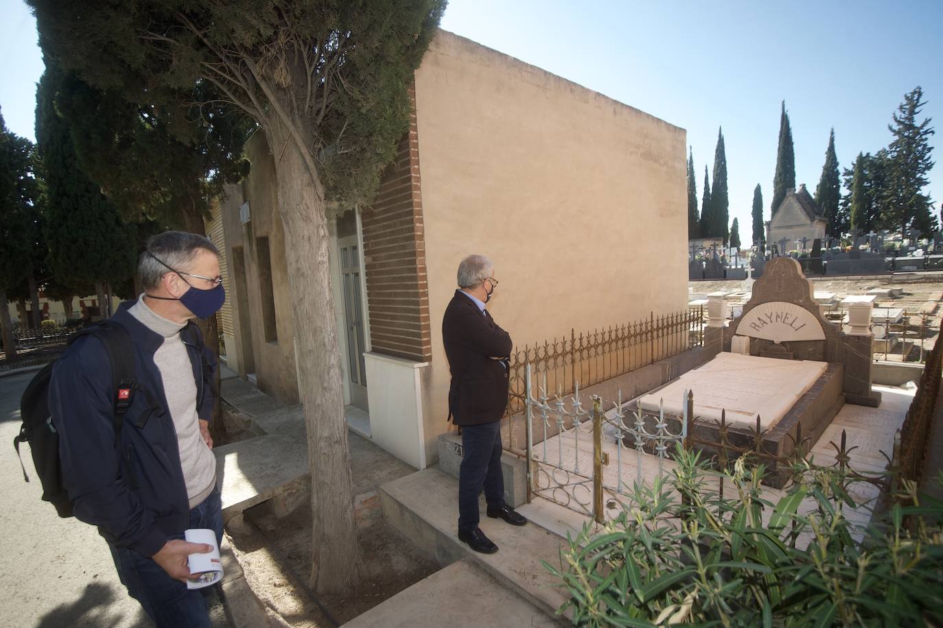 Fotos: Presentación de la guia &#039;Otros murcianos. Huella de la europeizacion&#039; en el cementerio Nuetro Padre Jesus de Murcia