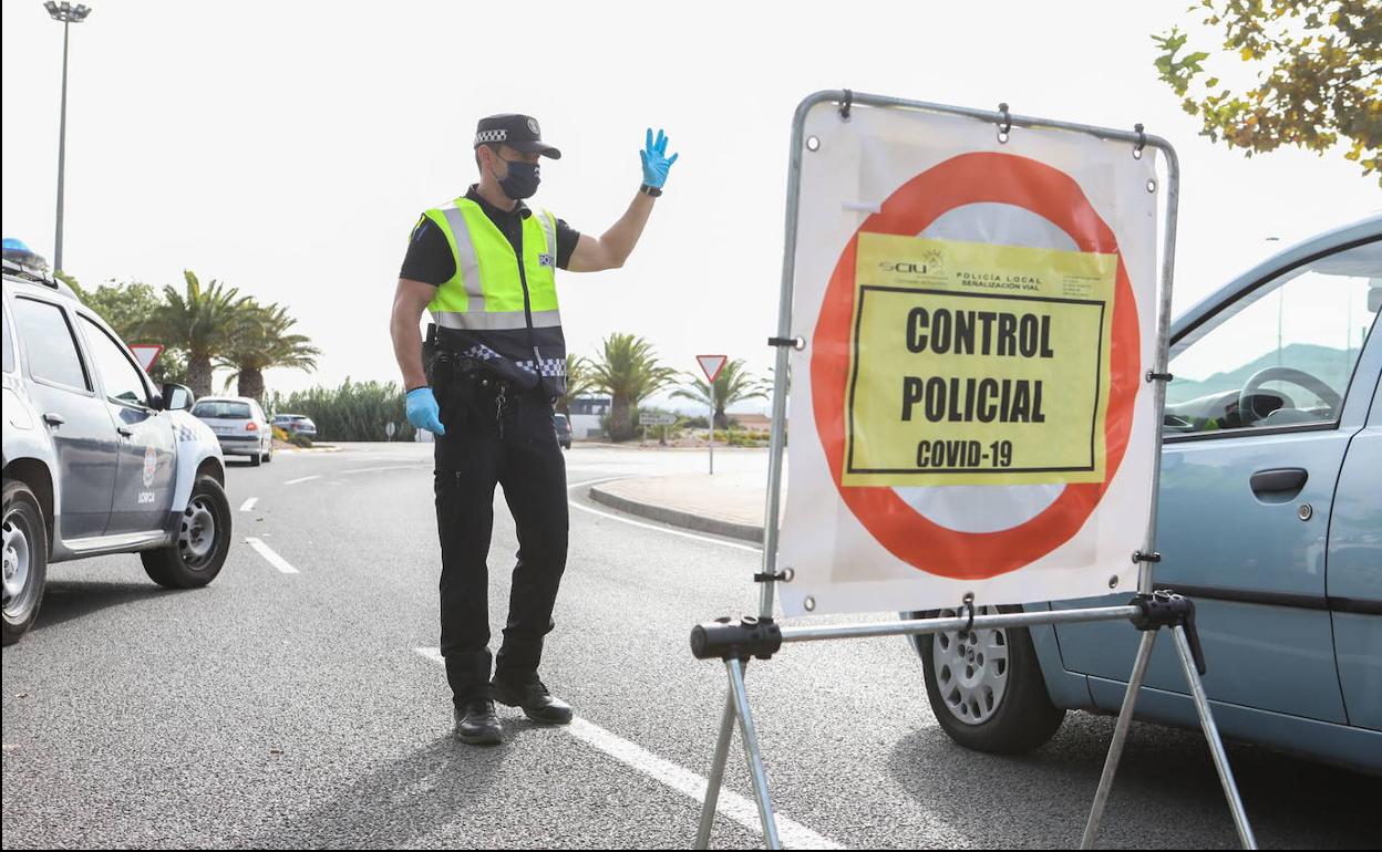 Control de la Policía Local de Lorca tras el confinamiento perimetral de la localidad. 