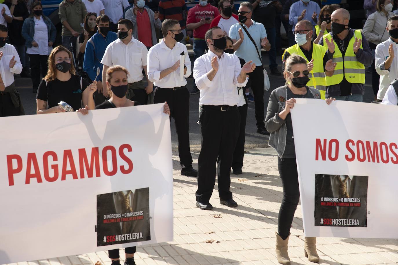 Fotos: Manifestación de hosteleros por las calles de Cartagena hasta la Asamblea Regional