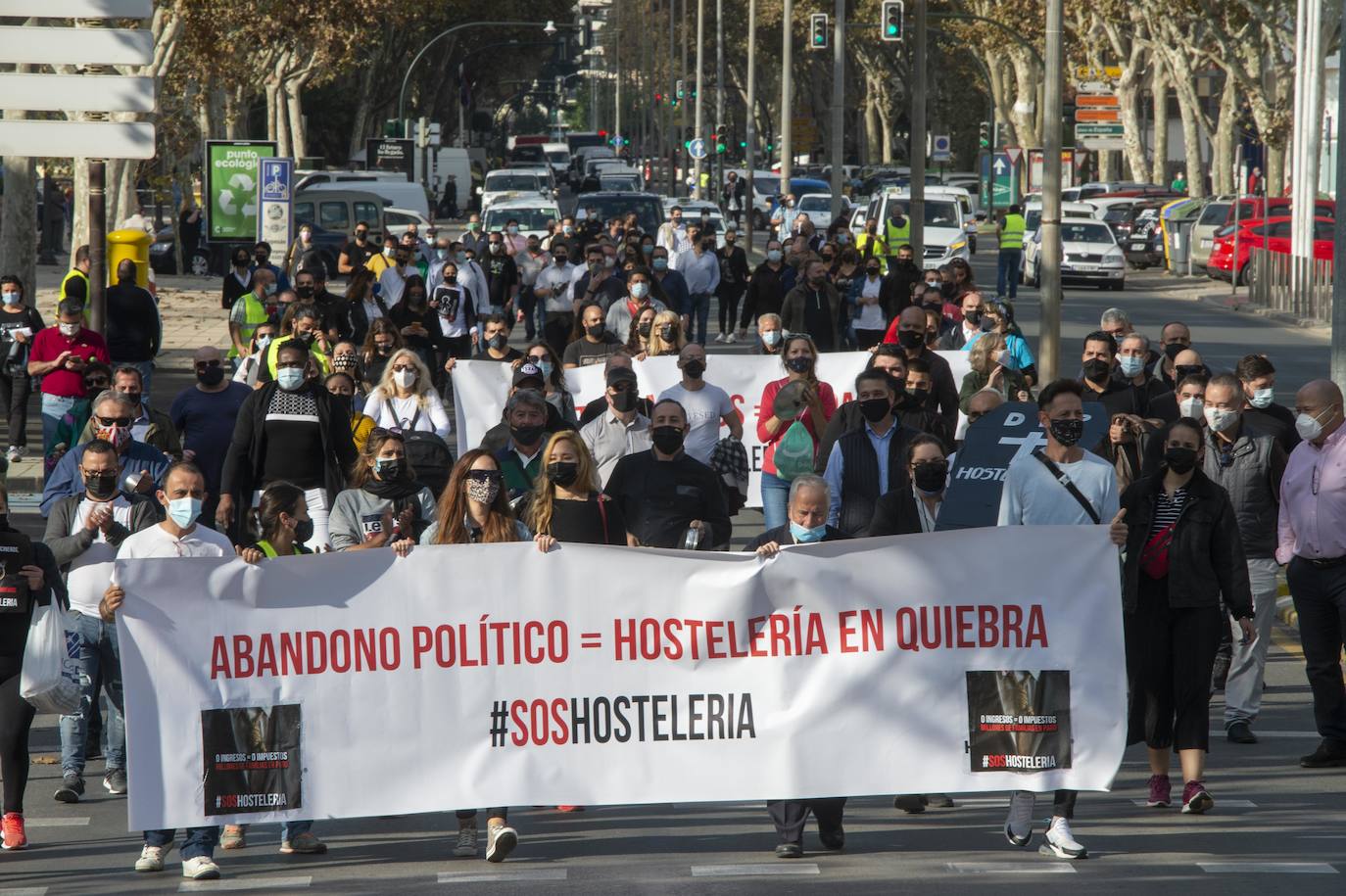Fotos: Manifestación de hosteleros por las calles de Cartagena hasta la Asamblea Regional