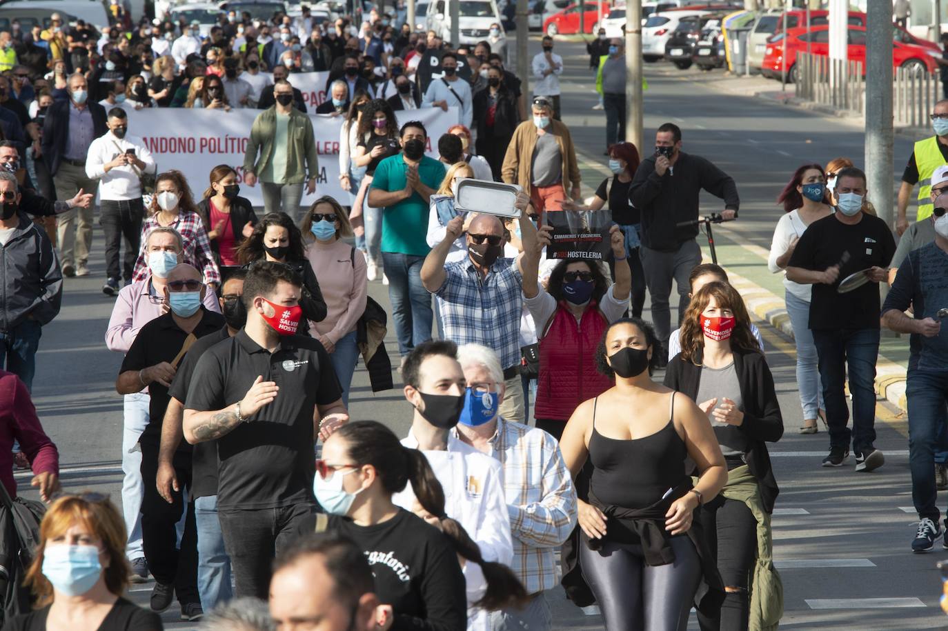 Fotos: Manifestación de hosteleros por las calles de Cartagena hasta la Asamblea Regional