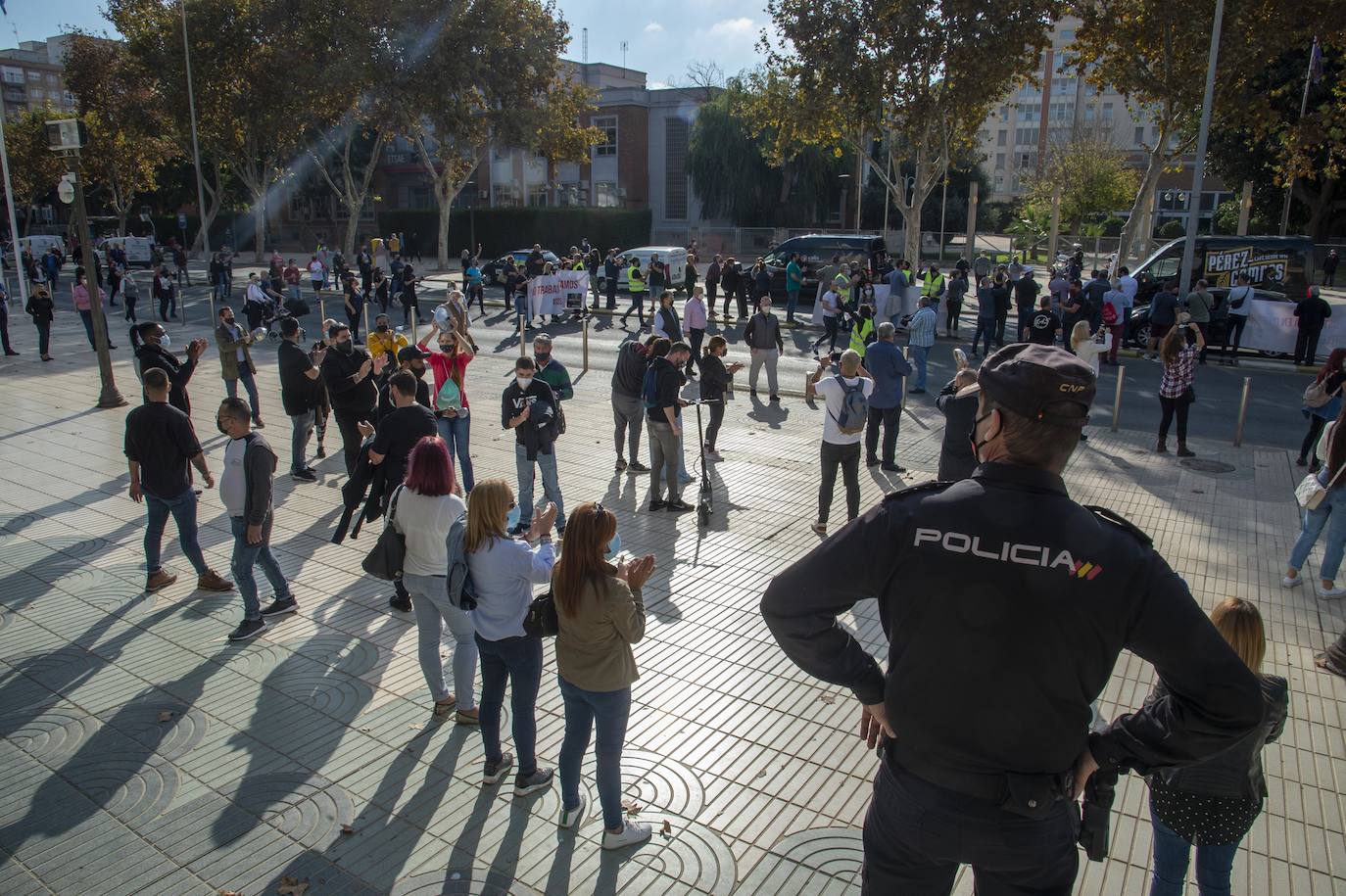 Fotos: Manifestación de hosteleros por las calles de Cartagena hasta la Asamblea Regional