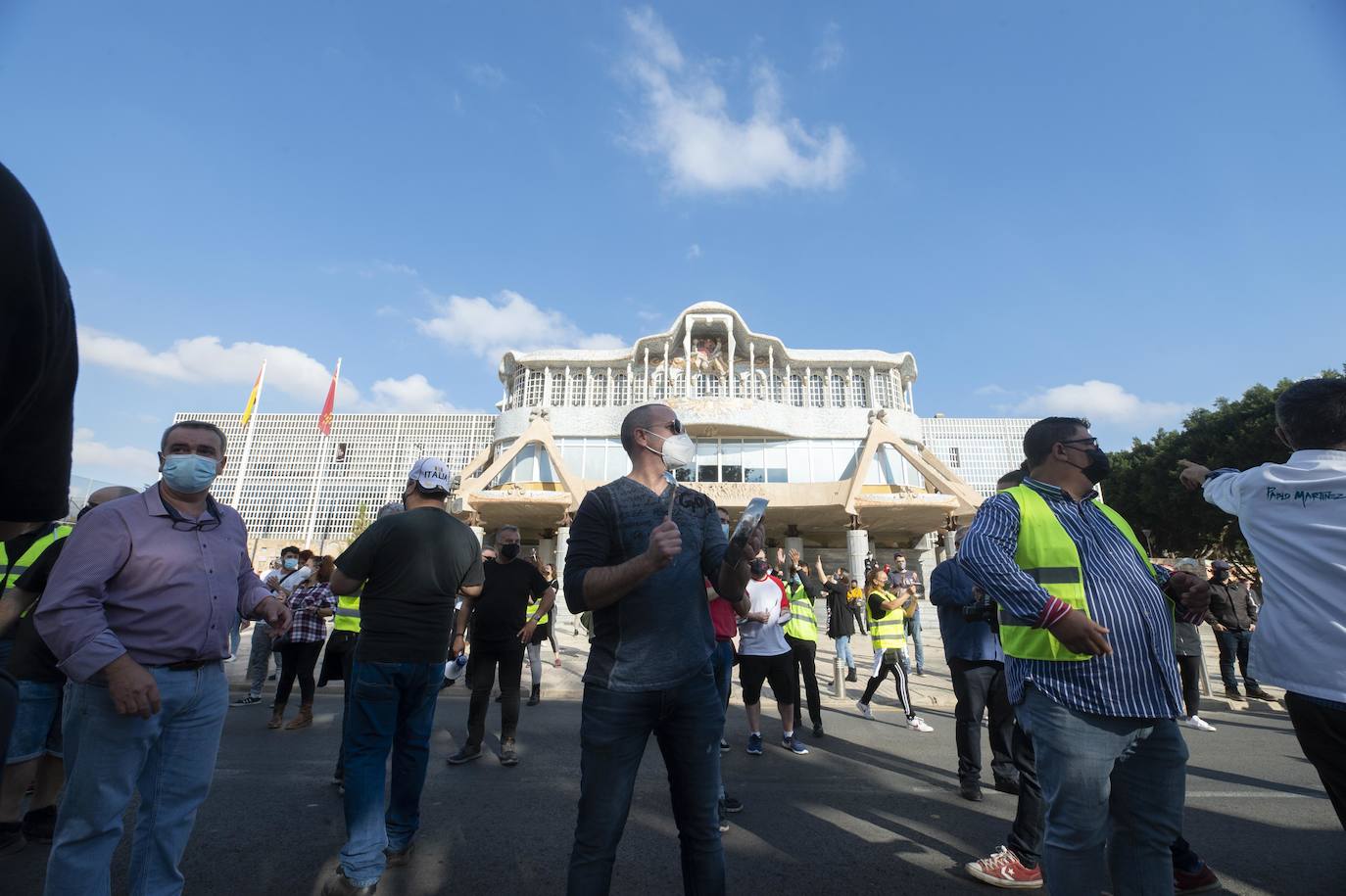 Fotos: Manifestación de hosteleros por las calles de Cartagena hasta la Asamblea Regional
