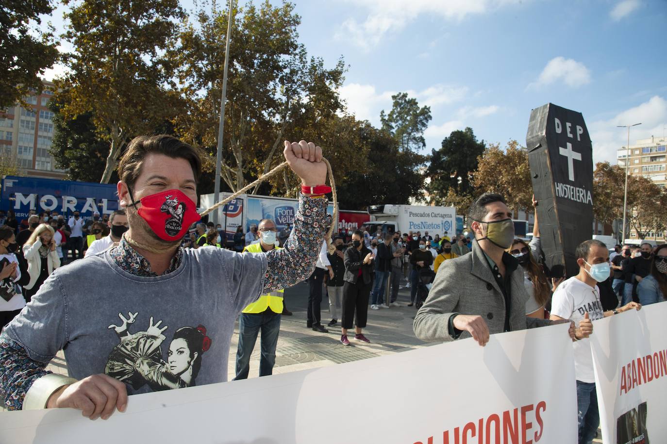 Fotos: Manifestación de hosteleros por las calles de Cartagena hasta la Asamblea Regional