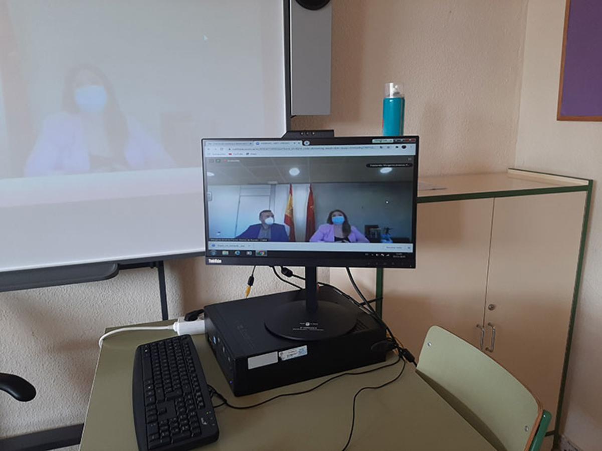 Los alumnos del IES Sanje (Alcantarilla) siguieron las charlas todos en grupo