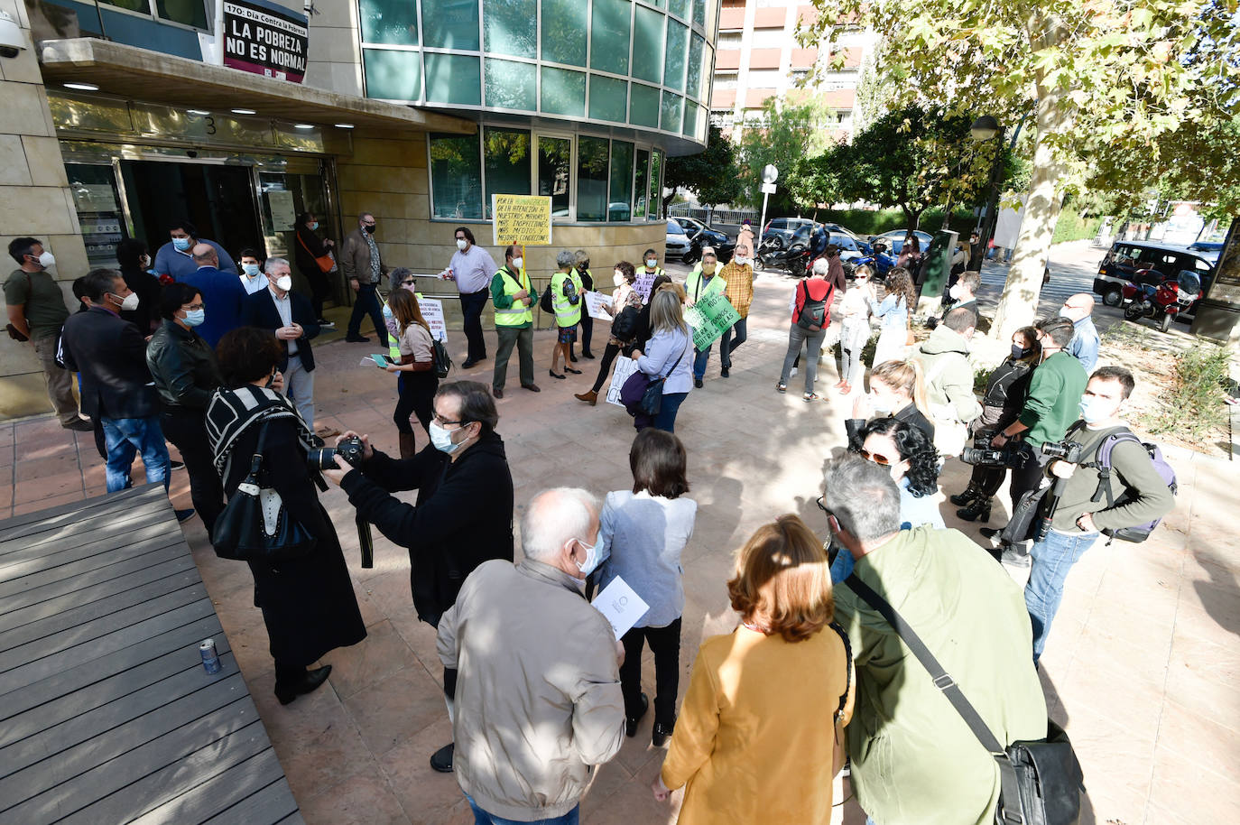 Fotos: Protesta por la Gestión de las Residencias frente a la Consejería de Política Social en Murcia