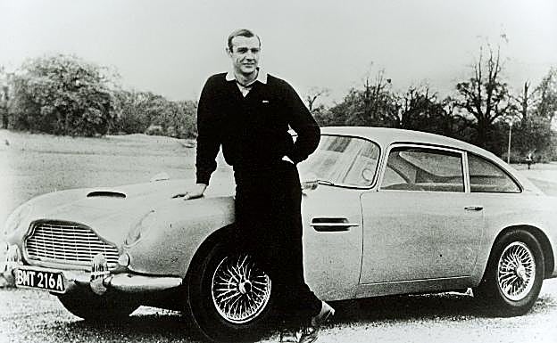 Sean Connery con el DB5