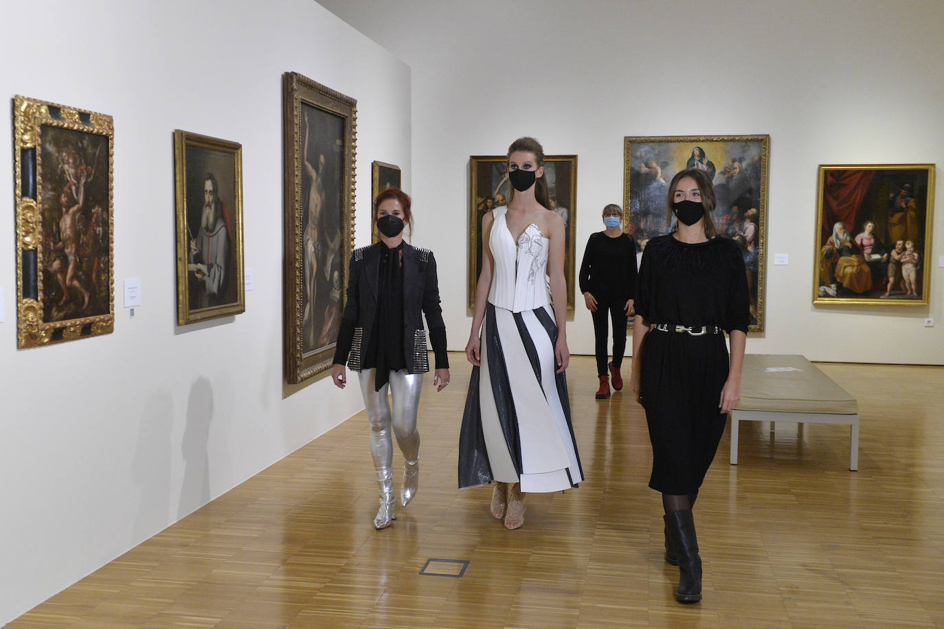 Fotos: Desfile &#039;Caprichos del Barroco&#039; en el Mubam