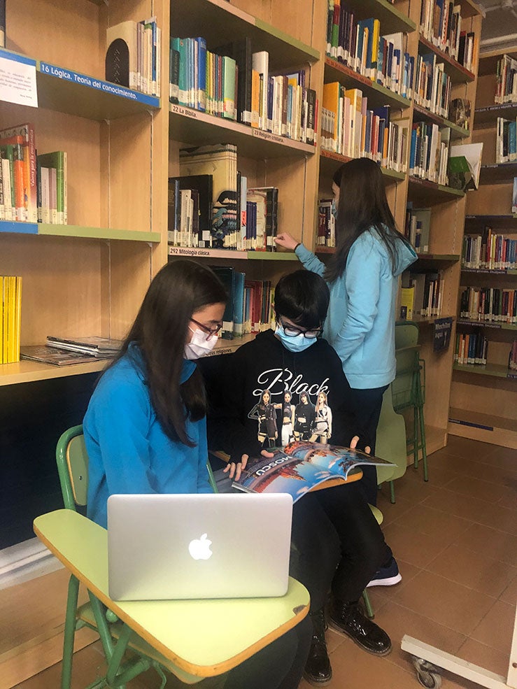 Periodistas del equipo Paloma Mensajera Digital del IES Cañada de las Eras de Molina de Segura.