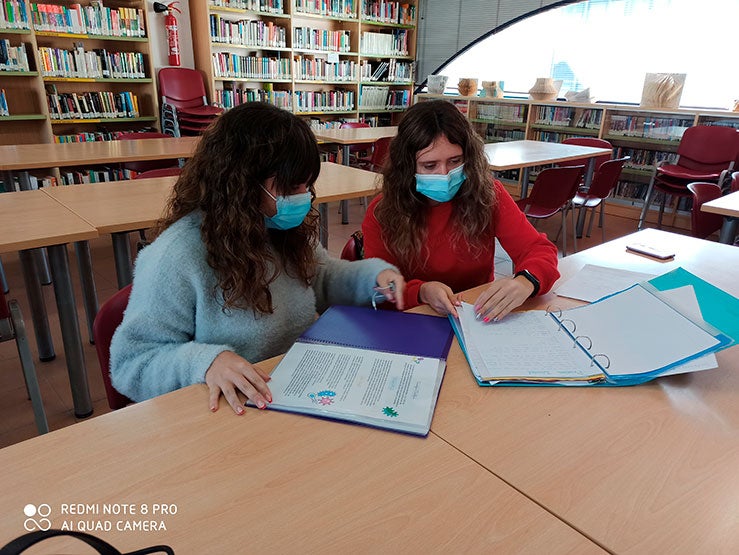 Componentes del equipo Reporteras sin Fronteras del IES Cañada de las Eras de Molina de Segura. 