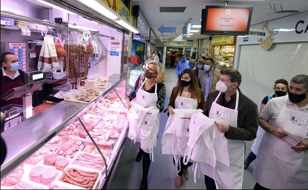 Campaña en las plazas de abasto de Murcia con el objetivo de multiplicar por 8 la recogida de la basura orgánica.
