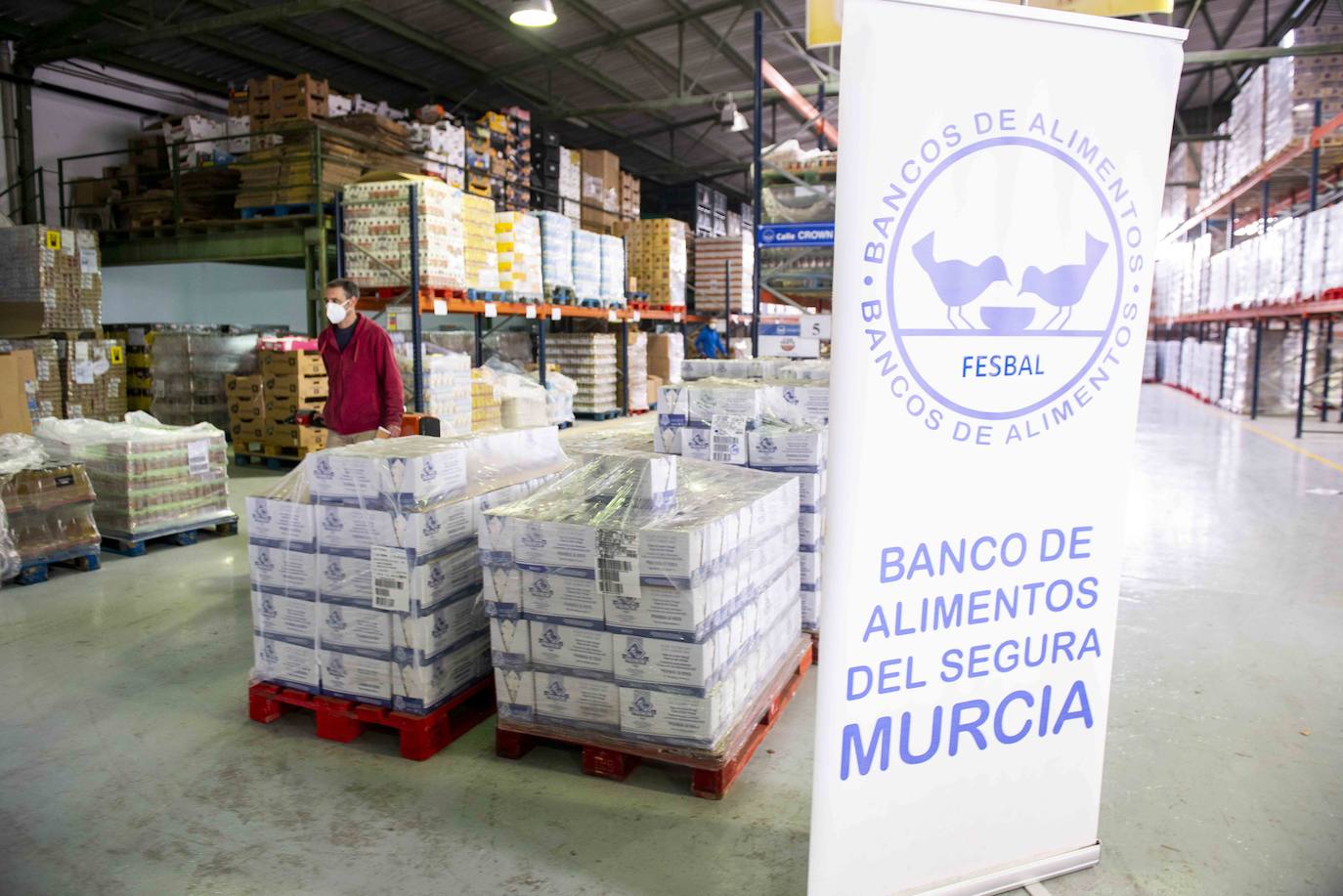 Fotos: Donación de la Junta de Vecinos de Vistabella-Abenarabi al Banco de Alimentos del Segura