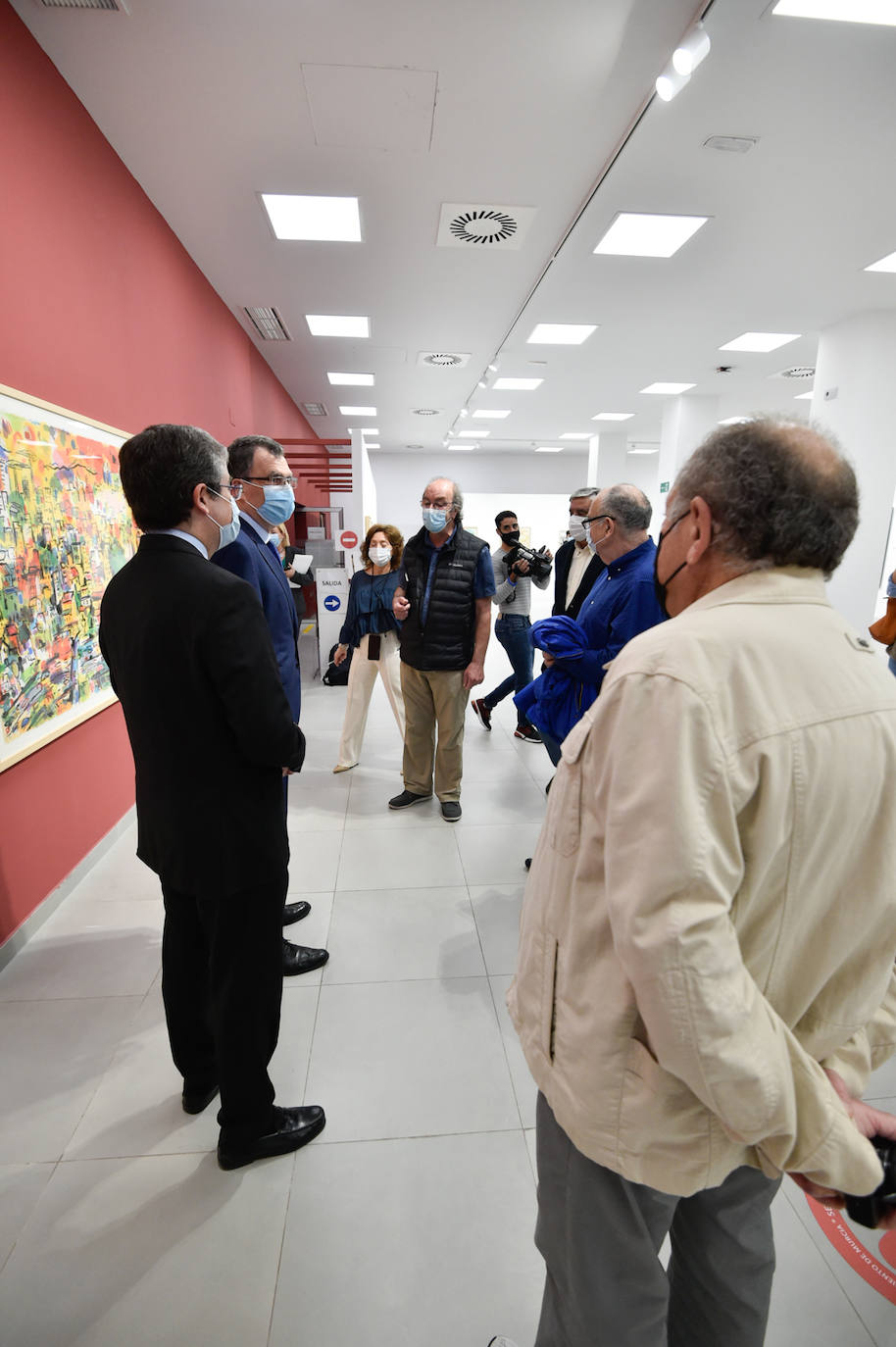 Inauguración de la exposición 1952-1955 en la planta baja de la Casa Consistorial de Murcia, la llamada Sala de La Glorieta