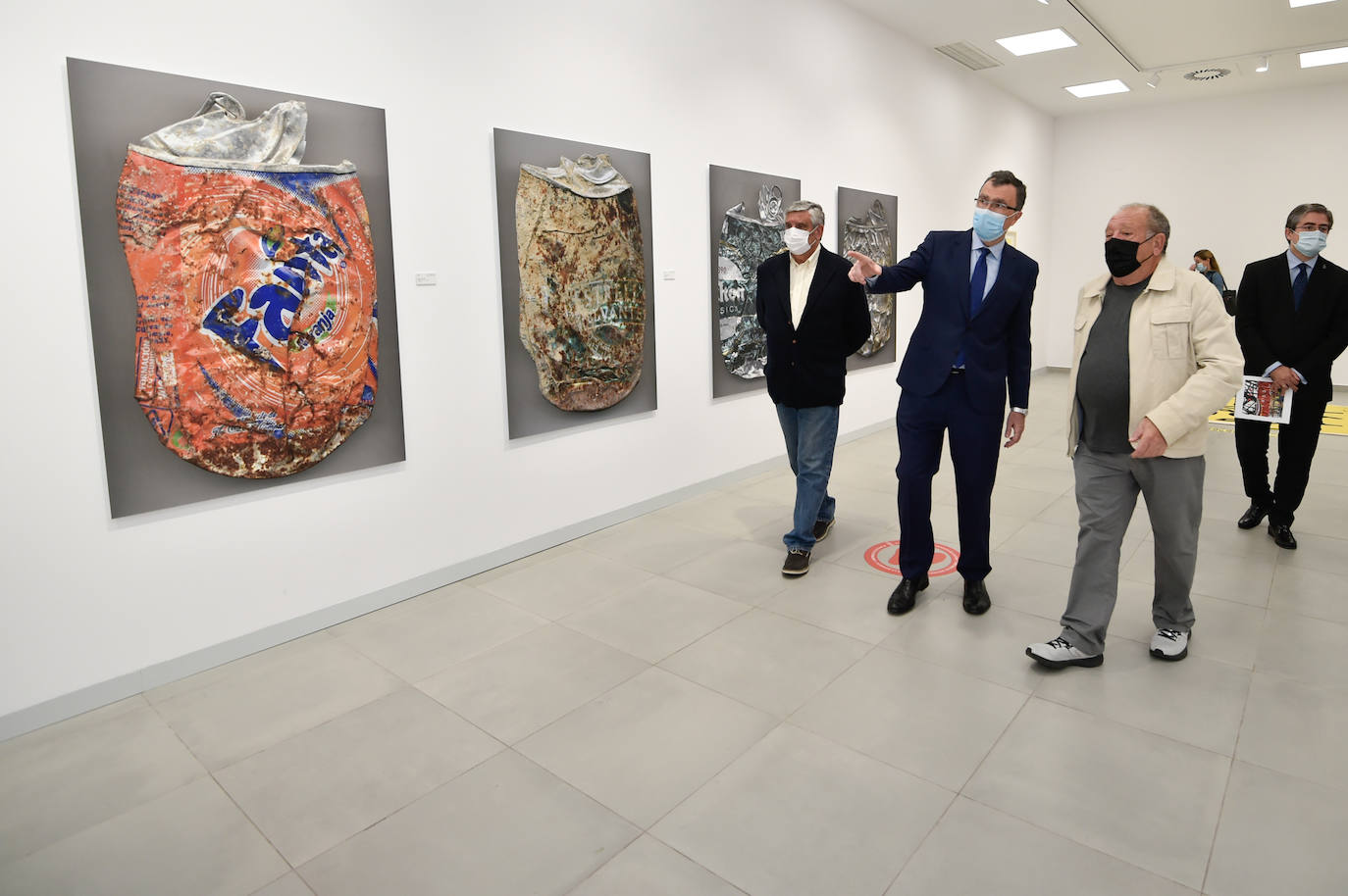 Inauguración de la exposición 1952-1955 en la planta baja de la Casa Consistorial de Murcia, la llamada Sala de La Glorieta