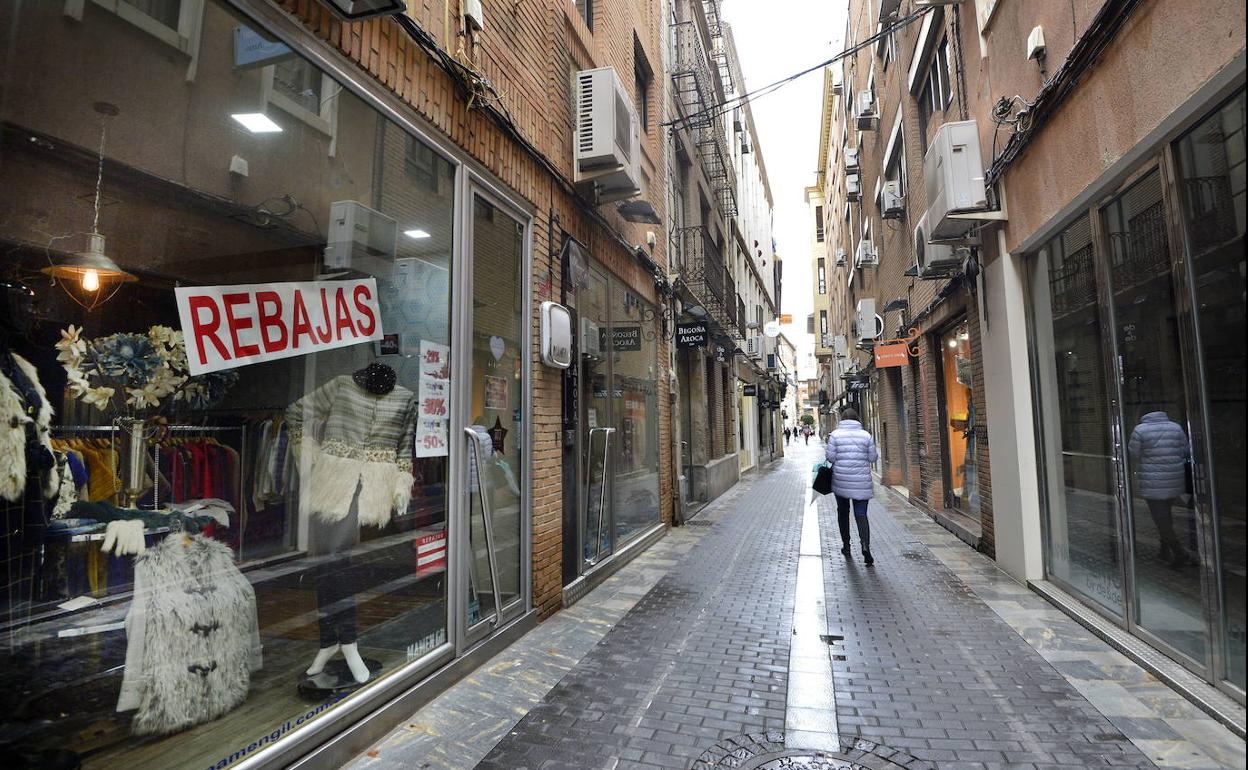 Comercio situado en una calle de Murcia, en una imagen de archivo.