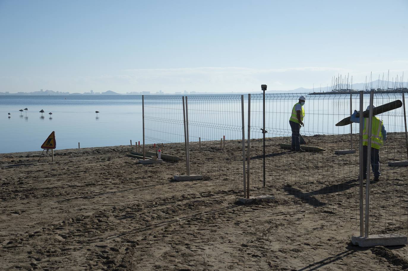 Fotos: Comienzan las obras para instalar un balneario en la playa de Los Urrutias