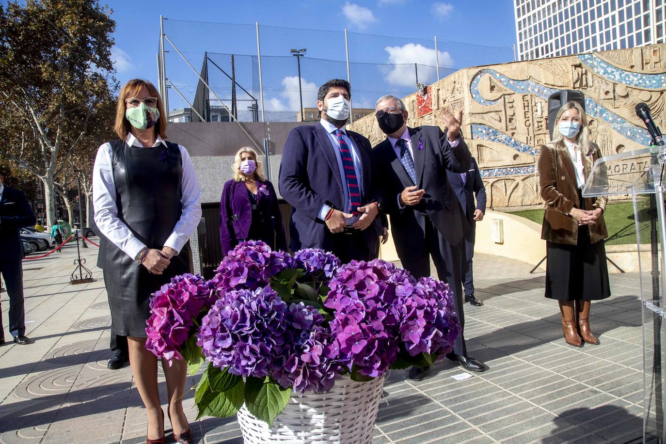 Fotos: Homenaje a las víctimas de violencia de género en la Asamblea Regional