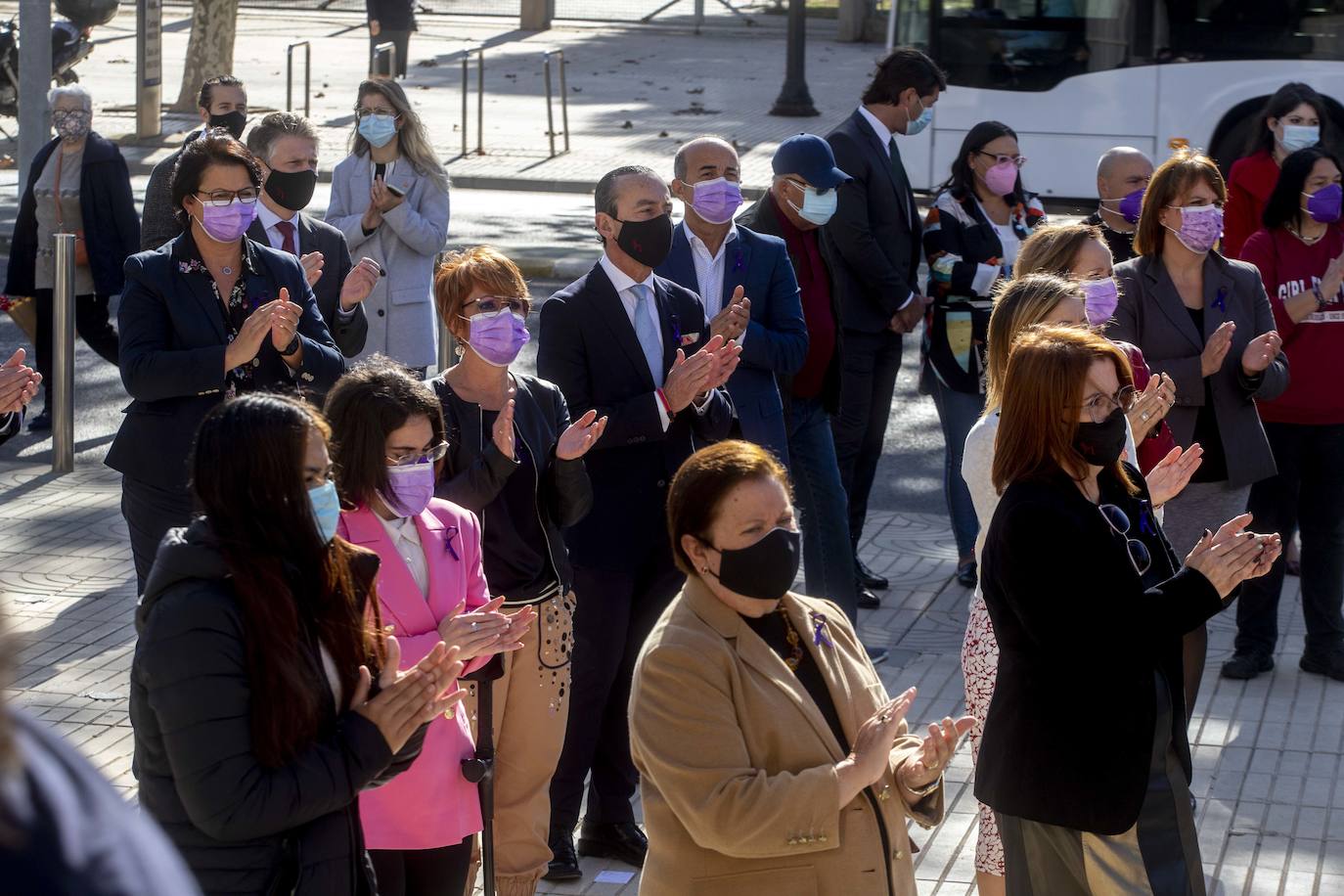 Fotos: Homenaje a las víctimas de violencia de género en la Asamblea Regional