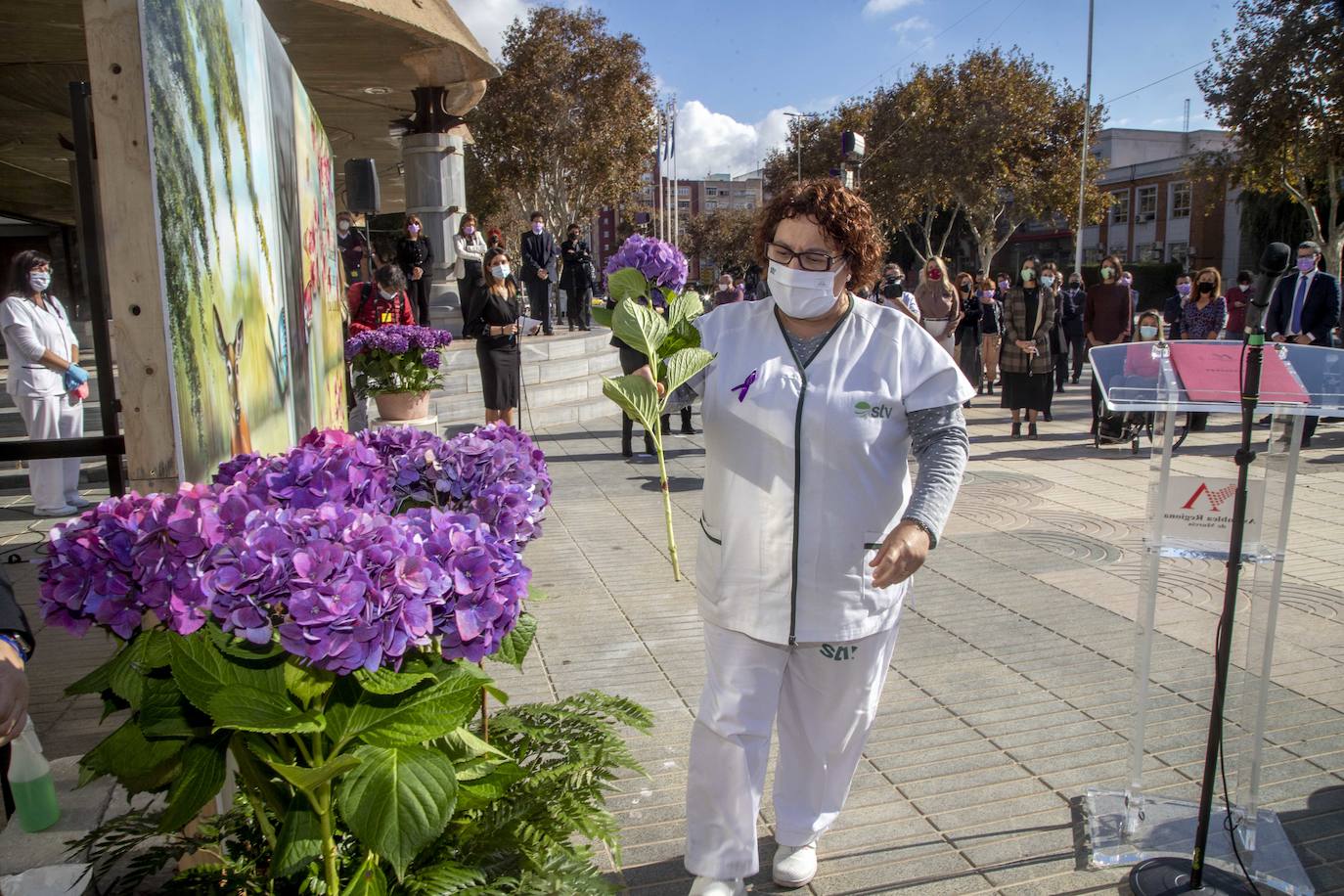 Fotos: Homenaje a las víctimas de violencia de género en la Asamblea Regional