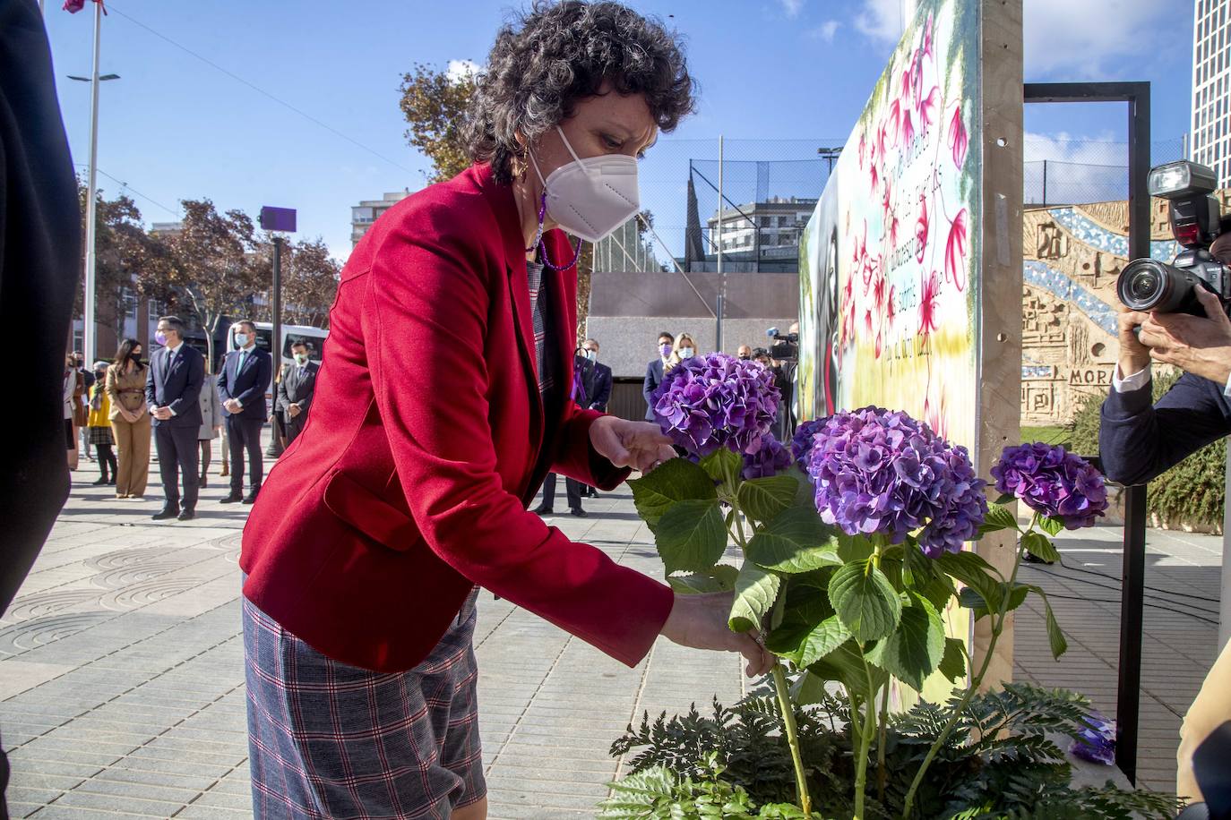 Fotos: Homenaje a las víctimas de violencia de género en la Asamblea Regional
