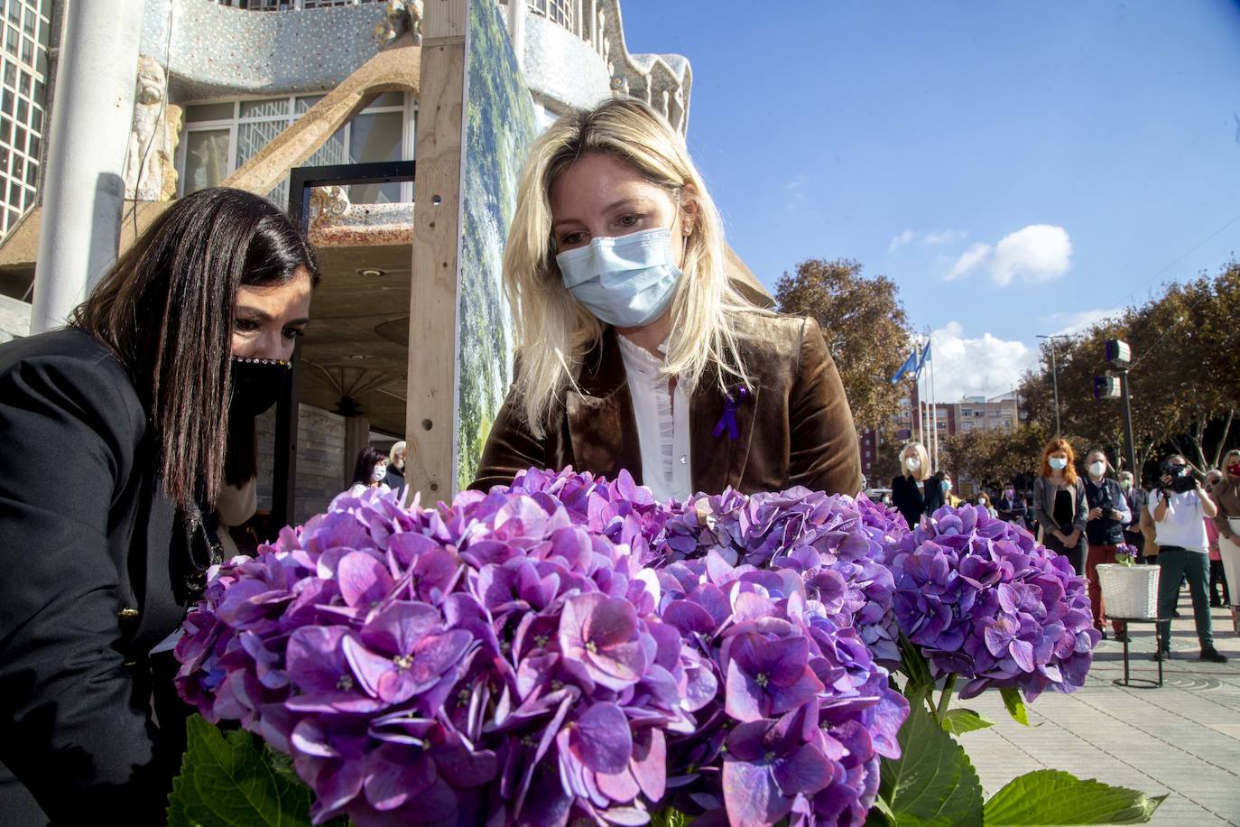 Fotos: Homenaje a las víctimas de violencia de género en la Asamblea Regional