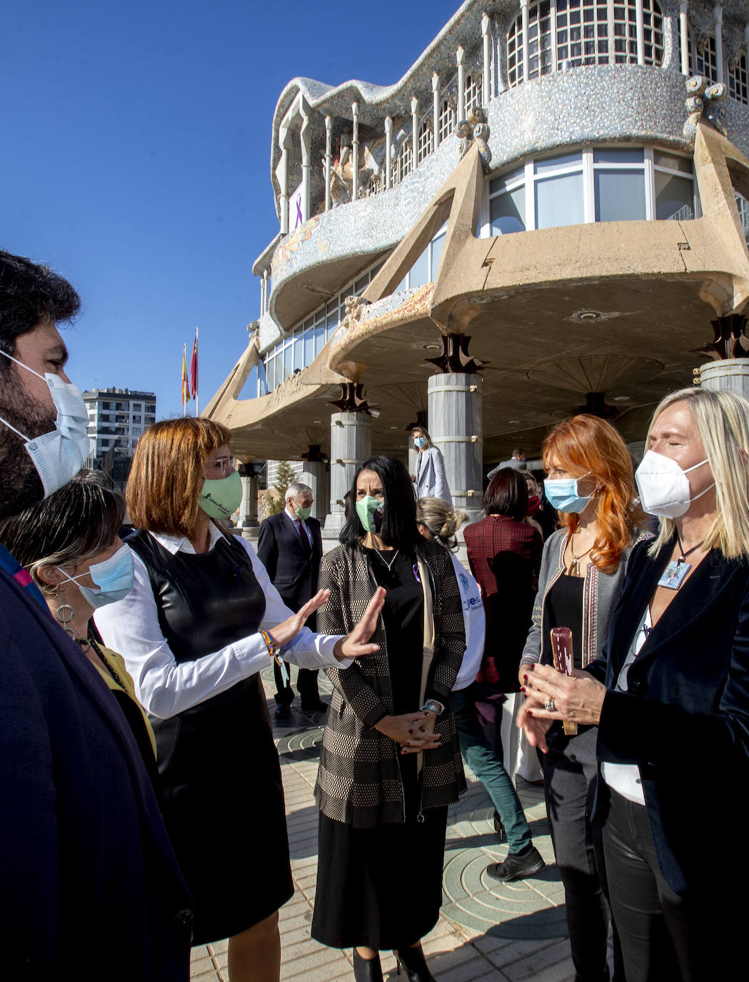 Fotos: Homenaje a las víctimas de violencia de género en la Asamblea Regional