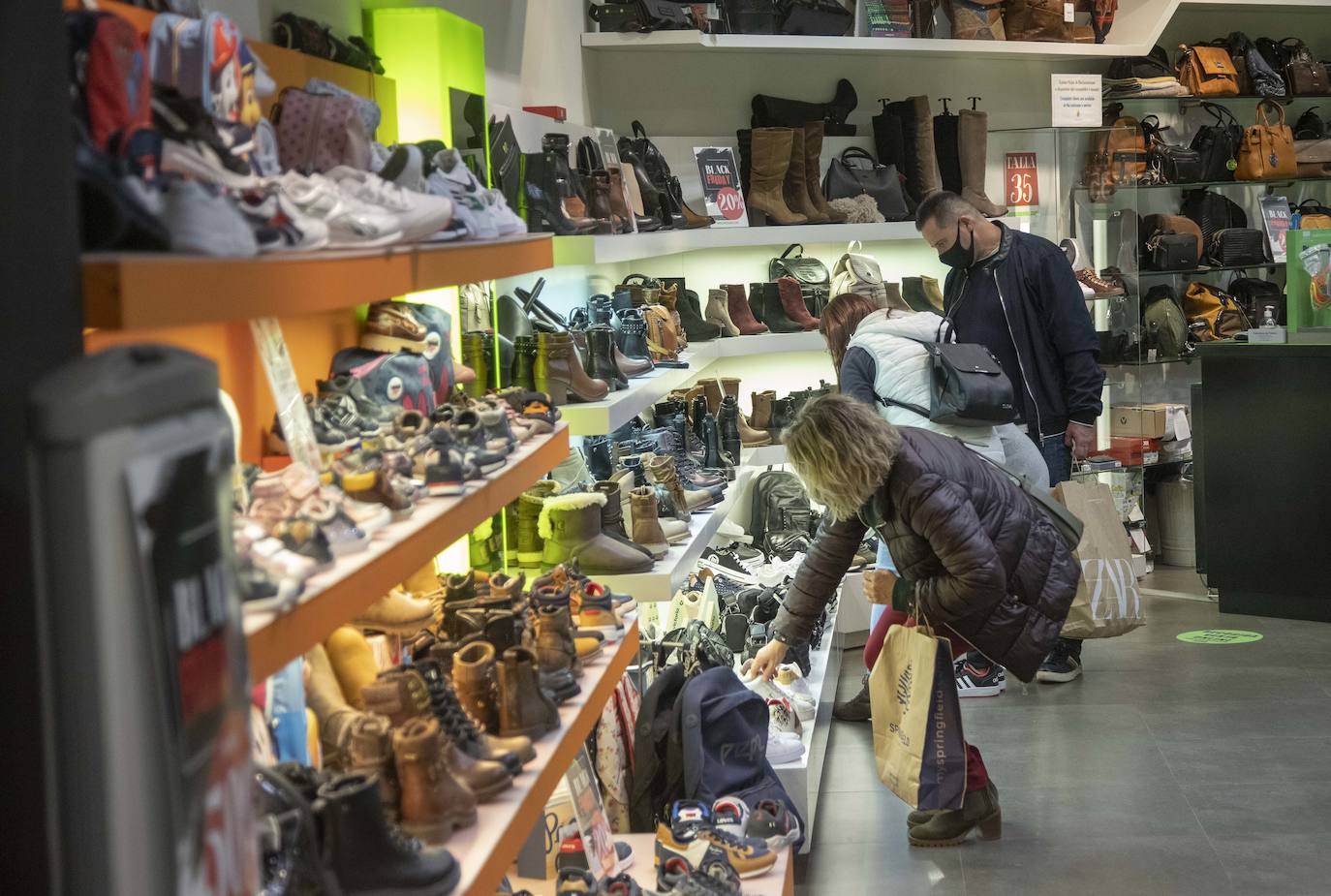 Fotos: Viernes negro en las tiendas de Murcia y Cartagena