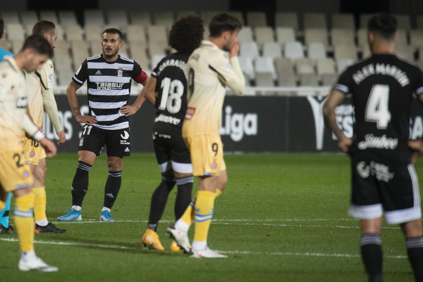 Fotos: El Cartagena tira el trabajo por la borda