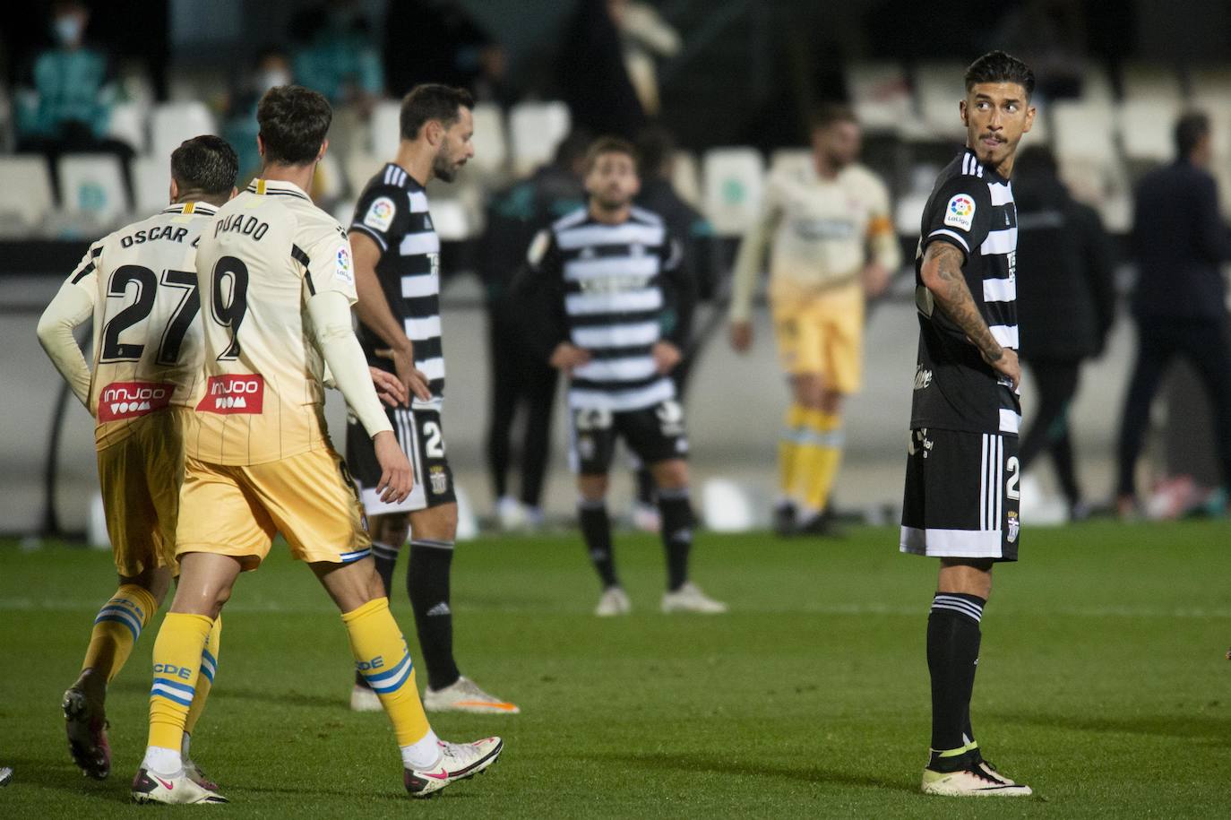 Fotos: El Cartagena tira el trabajo por la borda