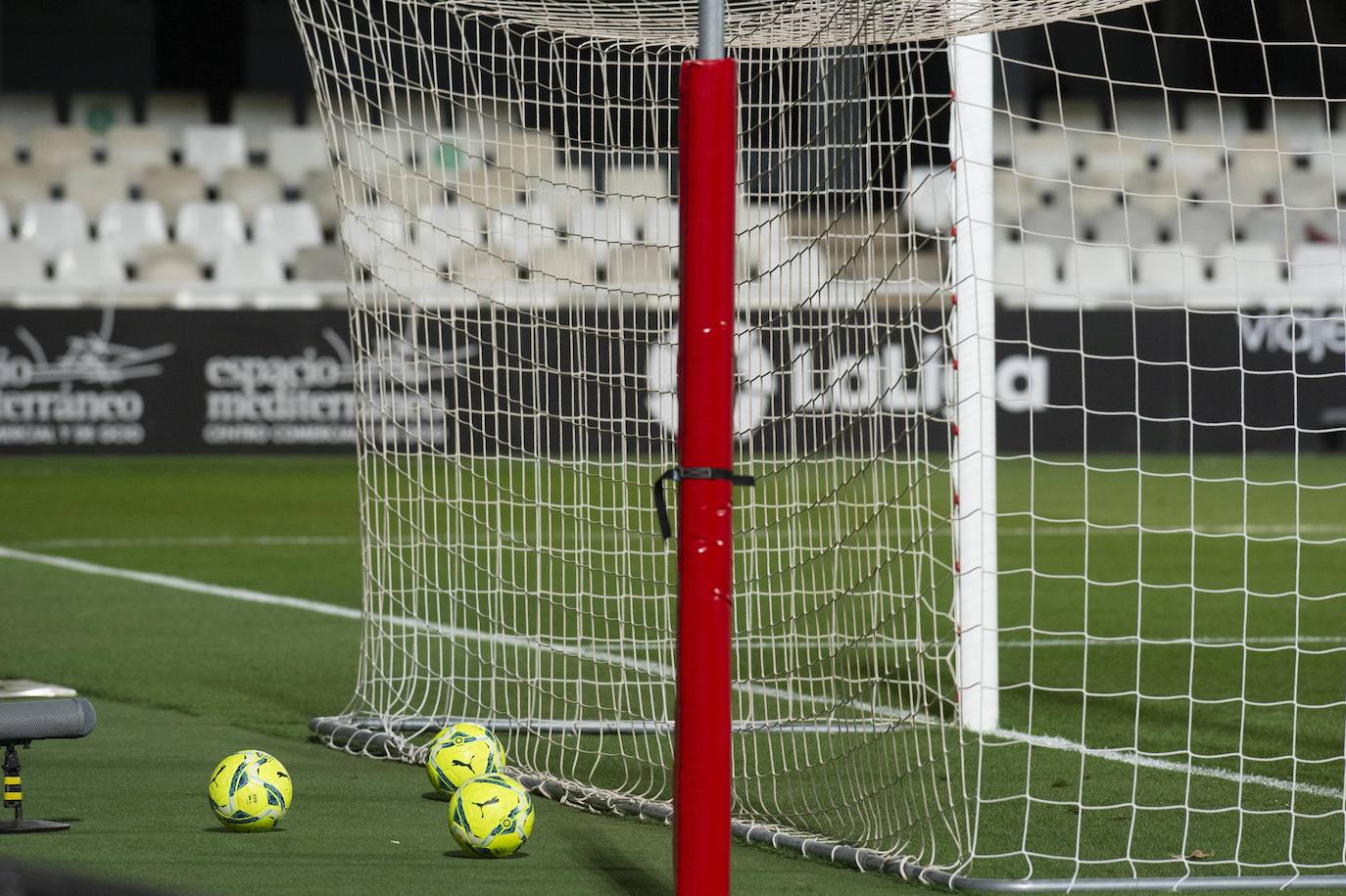 Fotos: El Cartagena tira el trabajo por la borda