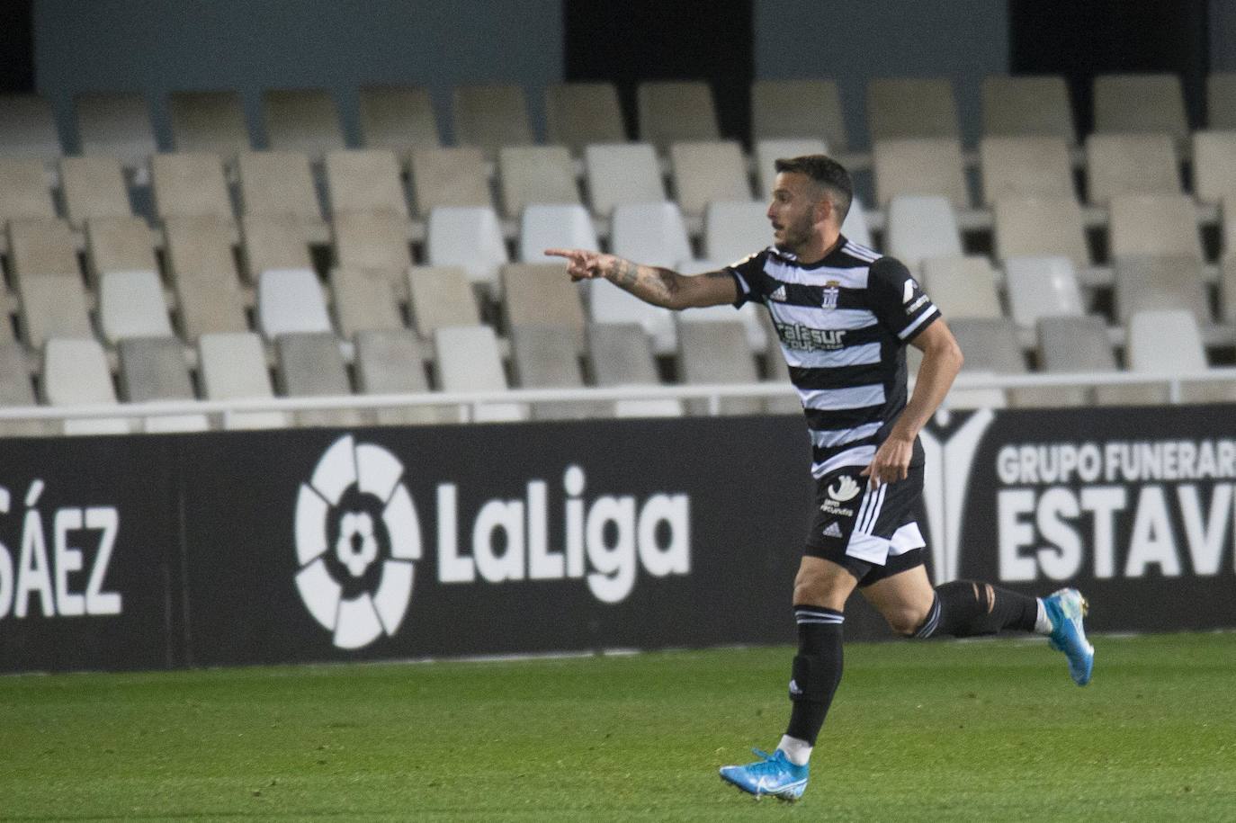 Fotos: El Cartagena tira el trabajo por la borda