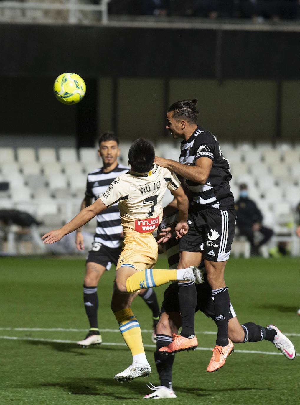 Fotos: El Cartagena tira el trabajo por la borda