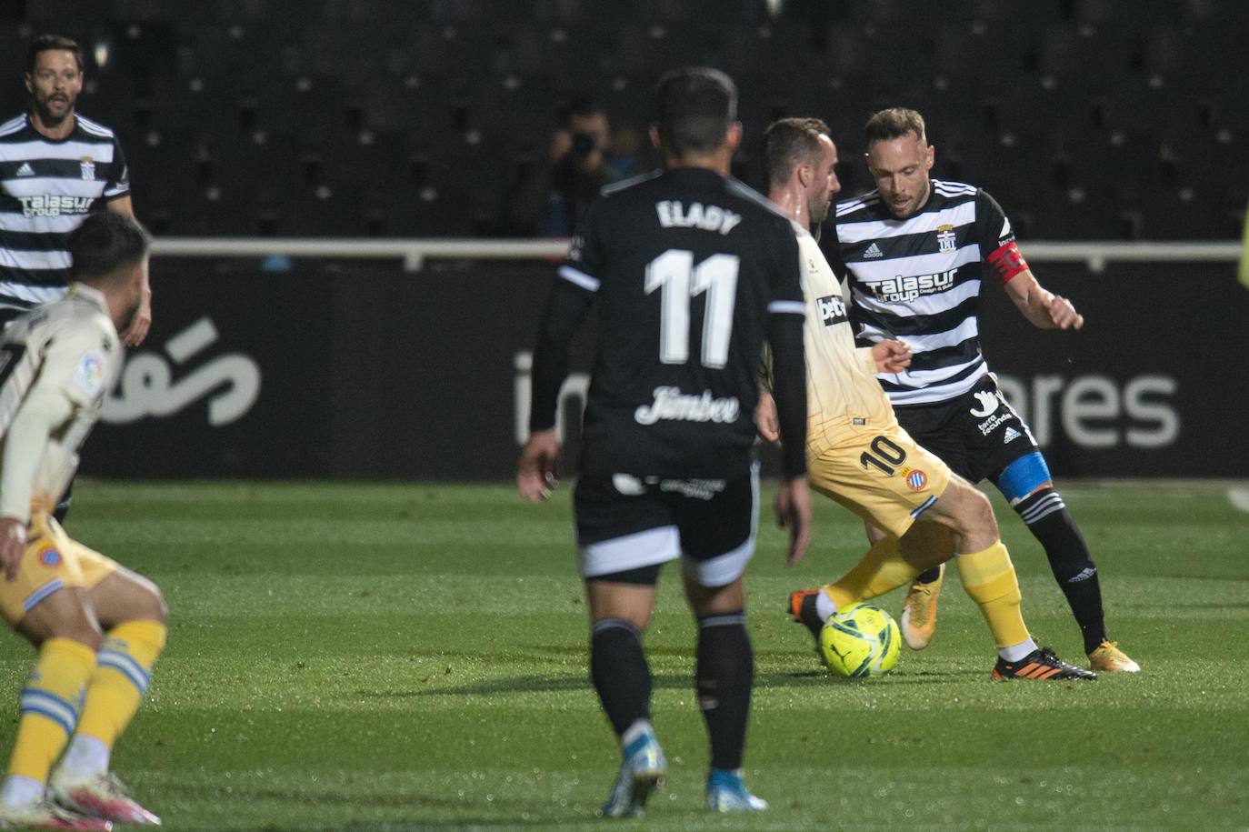 Fotos: El Cartagena tira el trabajo por la borda