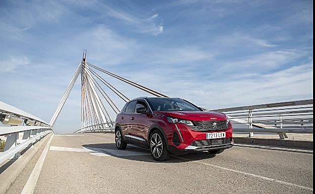 Nuevos Peugeot 3008 y 5008, los líderes SUV se renuevan