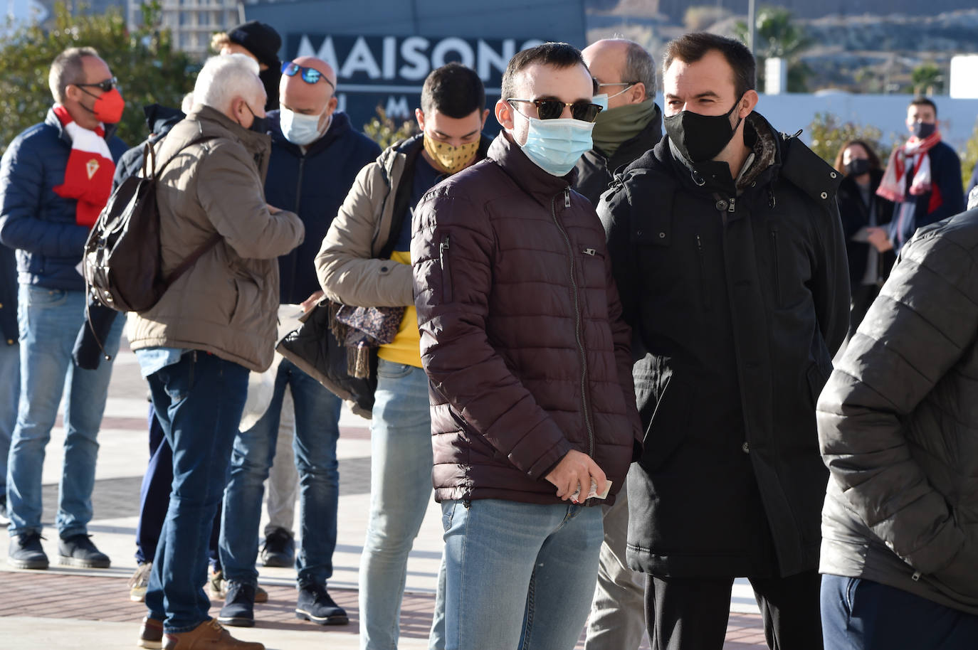 Fotos: Los aficionados del Real Murcia tiñen de grana las gradas del Enrique Roca nueve meses después