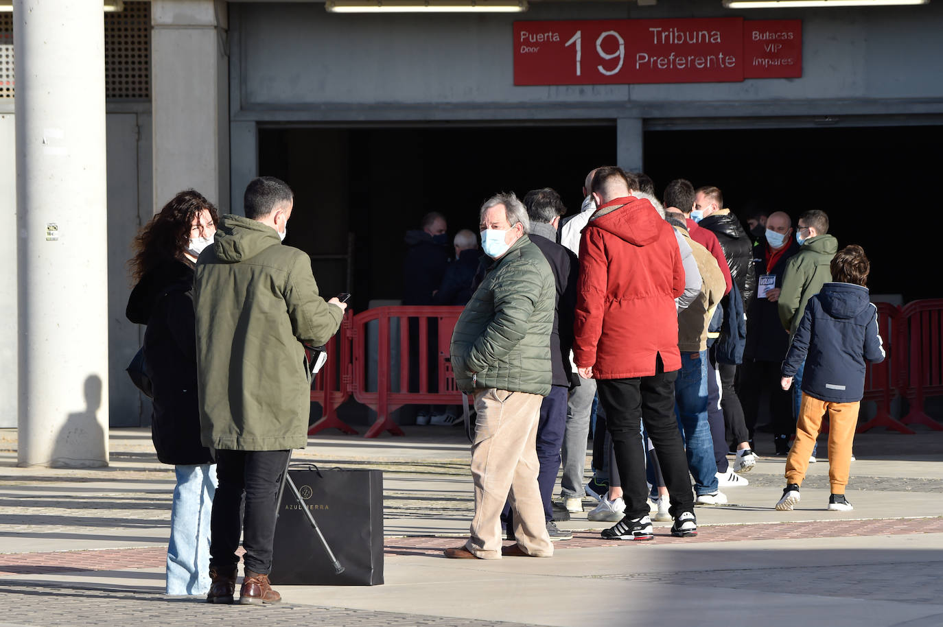 Fotos: Los aficionados del Real Murcia tiñen de grana las gradas del Enrique Roca nueve meses después