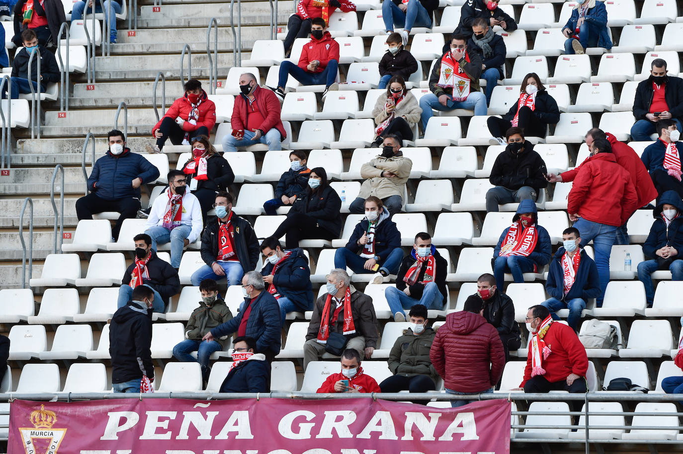 Fotos: Los aficionados del Real Murcia tiñen de grana las gradas del Enrique Roca nueve meses después
