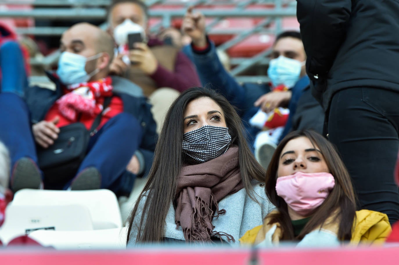 Fotos: Los aficionados del Real Murcia tiñen de grana las gradas del Enrique Roca nueve meses después