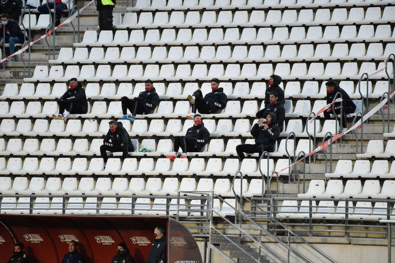 Fotos: Los aficionados del Real Murcia tiñen de grana las gradas del Enrique Roca nueve meses después