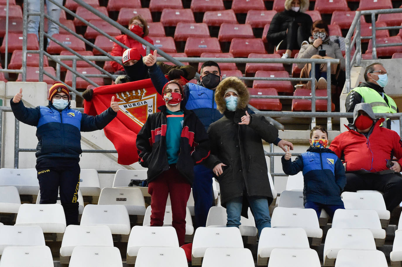 Fotos: Los aficionados del Real Murcia tiñen de grana las gradas del Enrique Roca nueve meses después