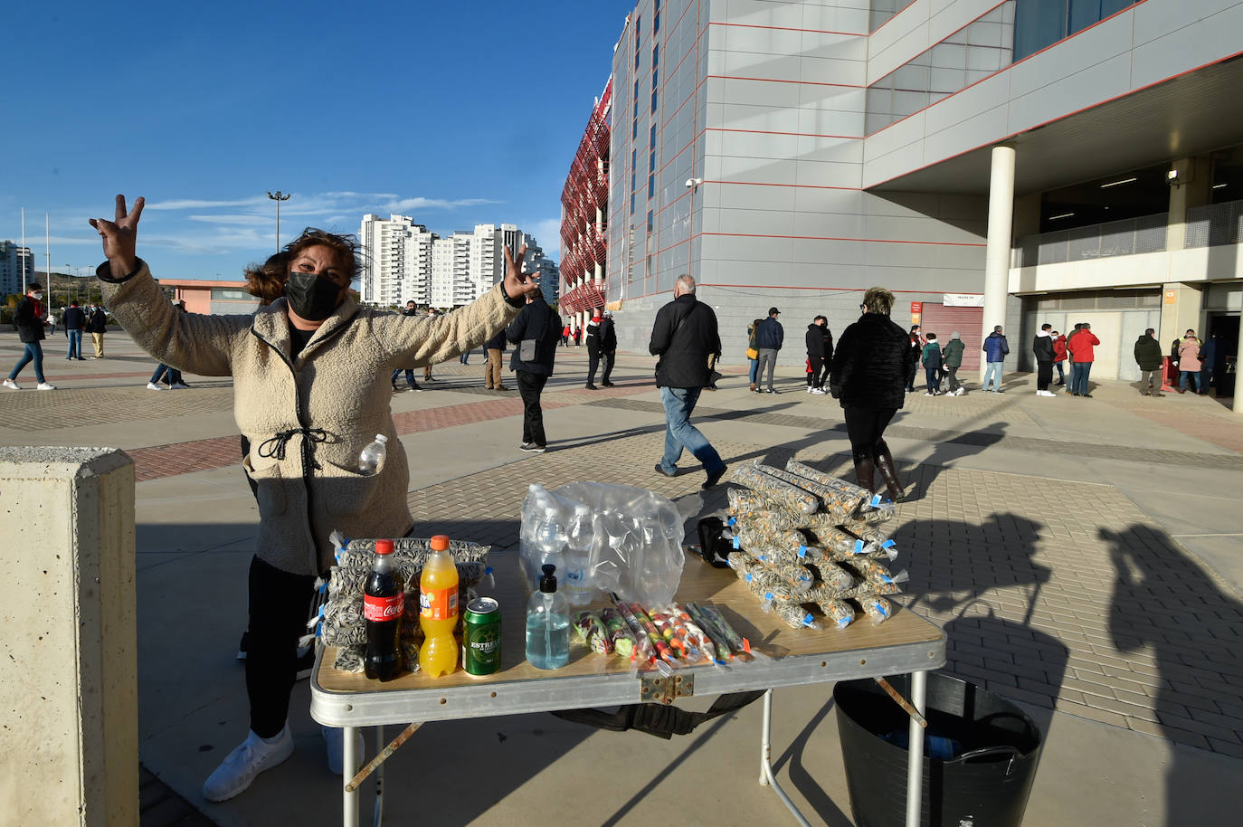Fotos: Los aficionados del Real Murcia tiñen de grana las gradas del Enrique Roca nueve meses después