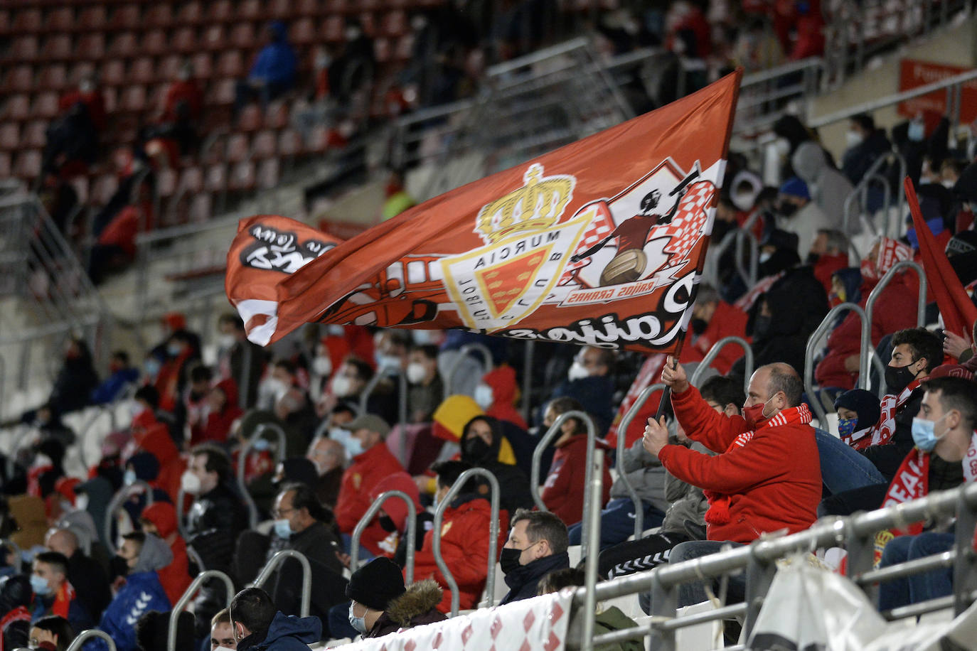 Fotos: Los aficionados del Real Murcia tiñen de grana las gradas del Enrique Roca nueve meses después