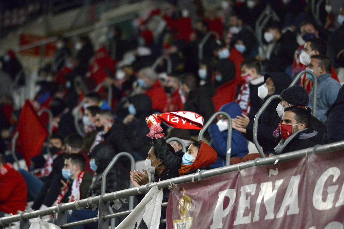 Fotos: Los aficionados del Real Murcia tiñen de grana las gradas del Enrique Roca nueve meses después