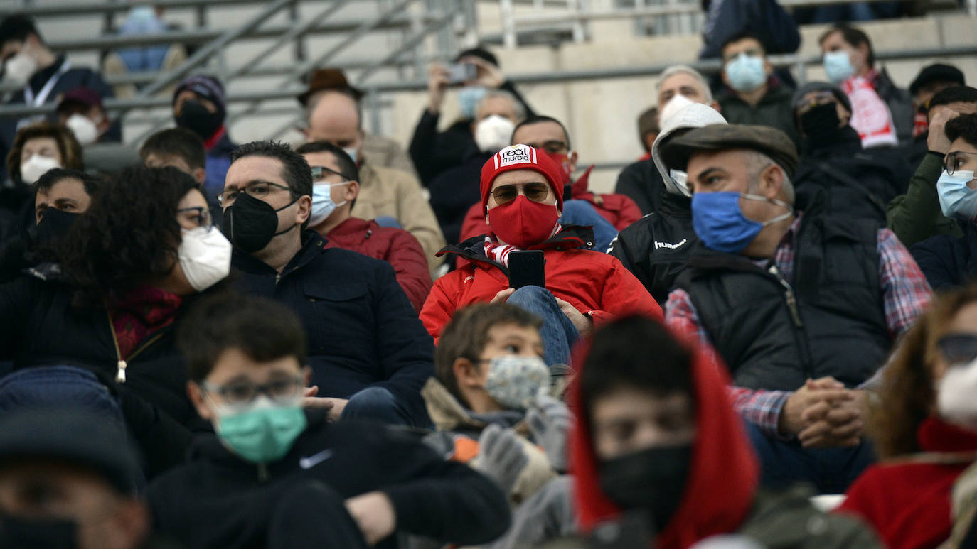 Fotos: Los aficionados del Real Murcia tiñen de grana las gradas del Enrique Roca nueve meses después
