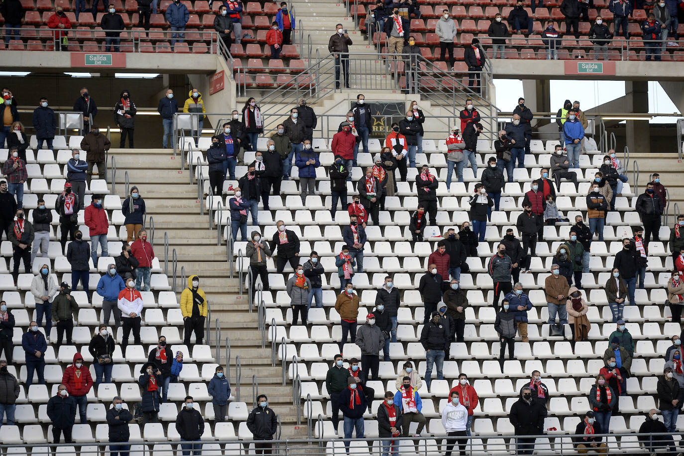 Fotos: Los aficionados del Real Murcia tiñen de grana las gradas del Enrique Roca nueve meses después