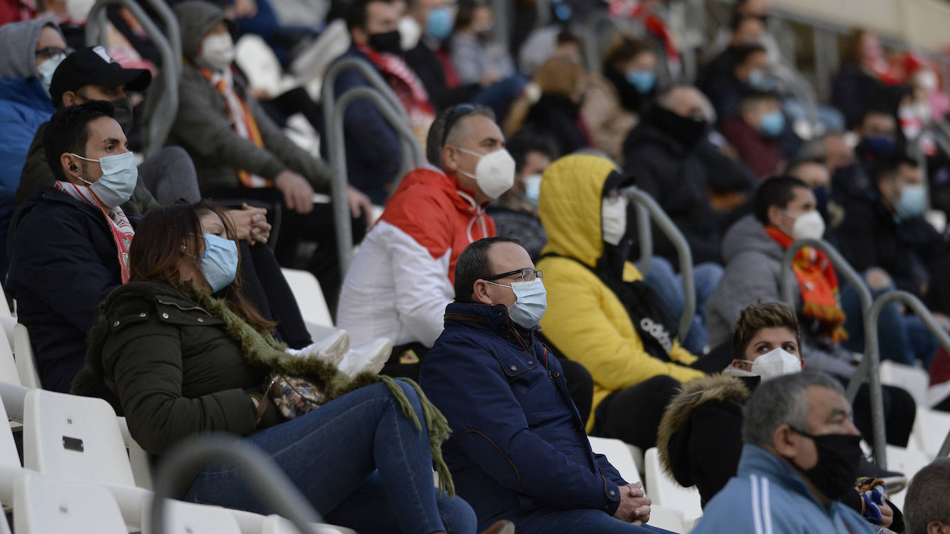 Fotos: Los aficionados del Real Murcia tiñen de grana las gradas del Enrique Roca nueve meses después