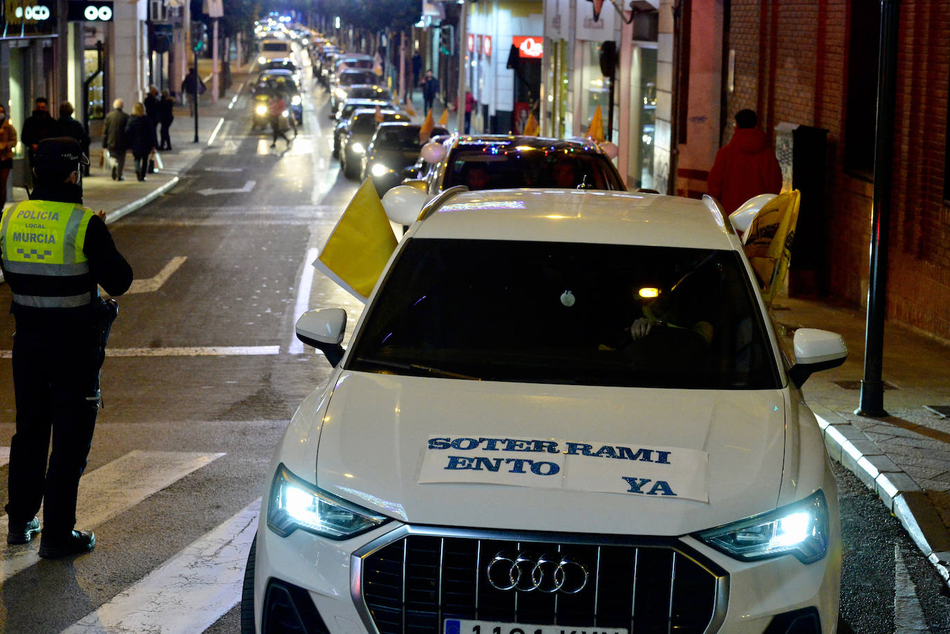Fotos: Los vecinos del soterramiento claman en la calle por el desbloqueo de las obras