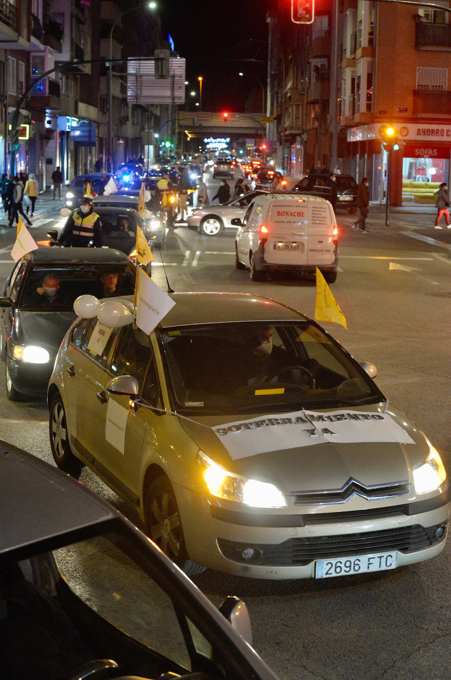 Fotos: Los vecinos del soterramiento claman en la calle por el desbloqueo de las obras
